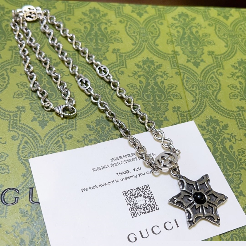 G*u*i necklaces